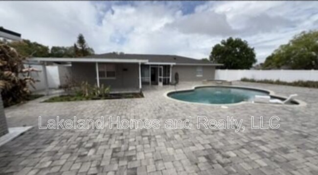 Building Photo - 5608 Lake Fox Cir