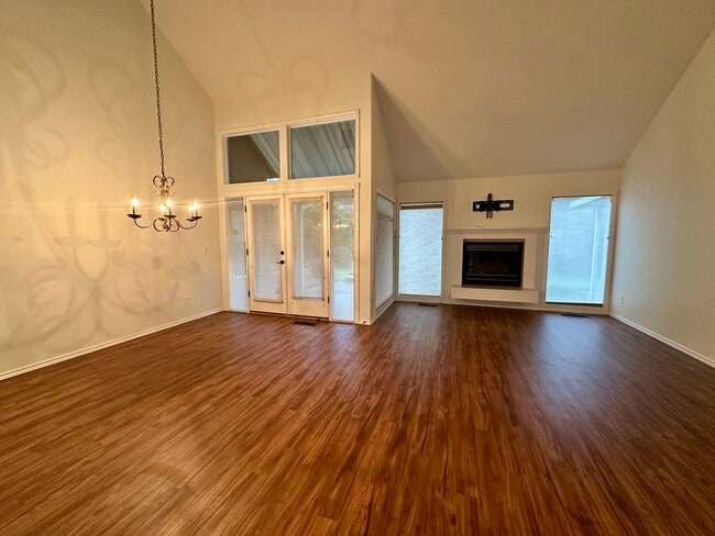 Building Photo - Large Three Bedroom Home in the Cinnamonwood Estates