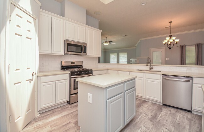 Building Photo - 4006 Dell Ln