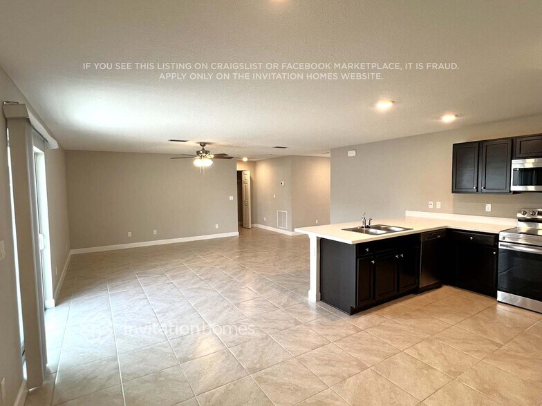 Building Photo - 2677 SW Fair Isle Rd