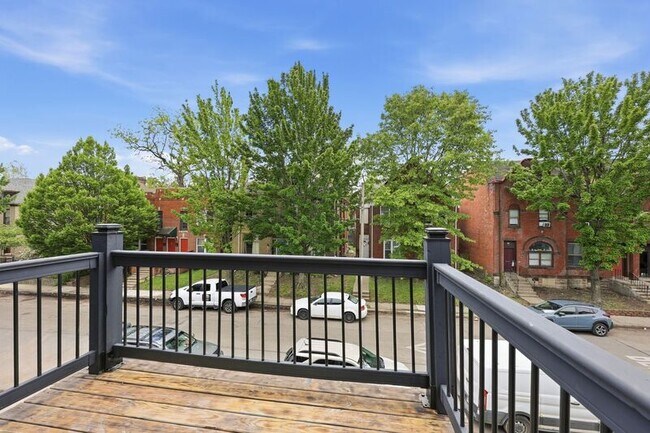 Building Photo - 830-834 Oak Street