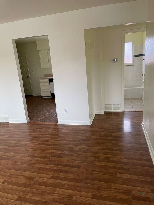 Building Photo - Good home, great location -- MUST SEE