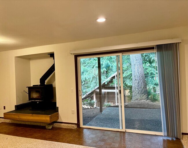 Building Photo - Amazing Lake Forest Park Home