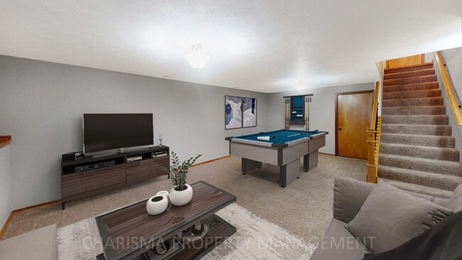 Building Photo - 3 BD, 2.5 BA TOWNHOME, DOUBLE ATTACHED GARAGE, PET FRIENDLY, WALK OUT DECK, LOTS OF SPACE!