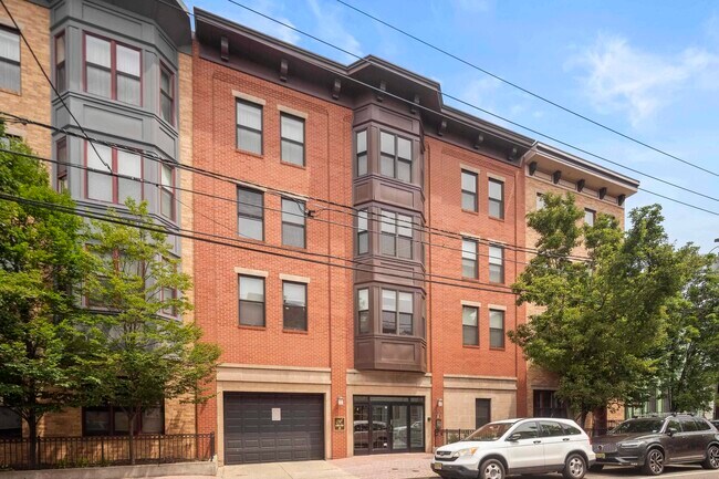 Building Photo - 615 Adams St