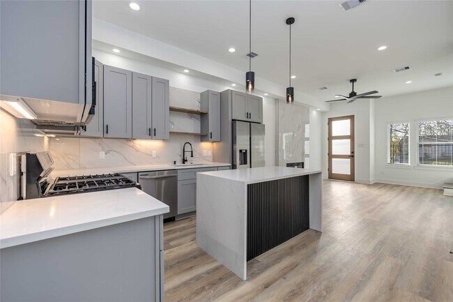 Building Photo - 4533 Larkspur St