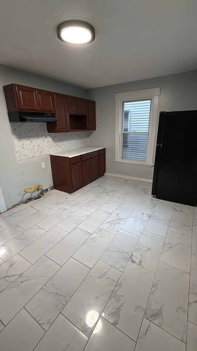 Building Photo - 251 Newhall St