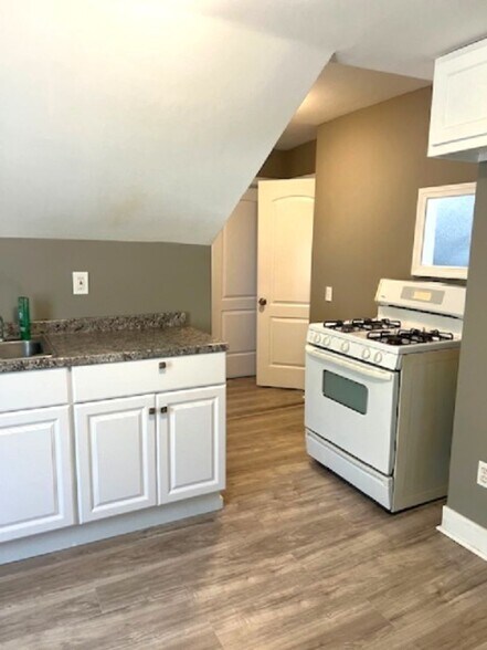 Building Photo - 718-720 Charles Street