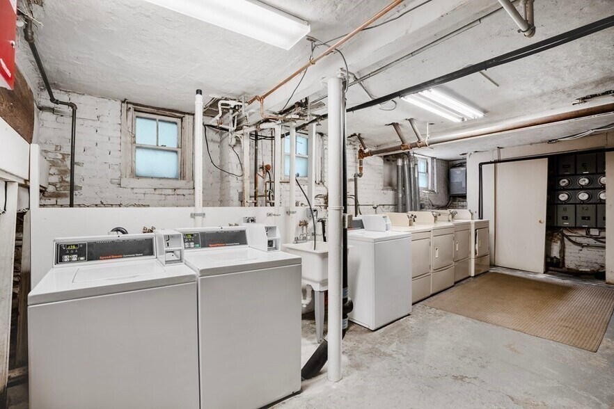 Building Photo - 59 Lanark Rd