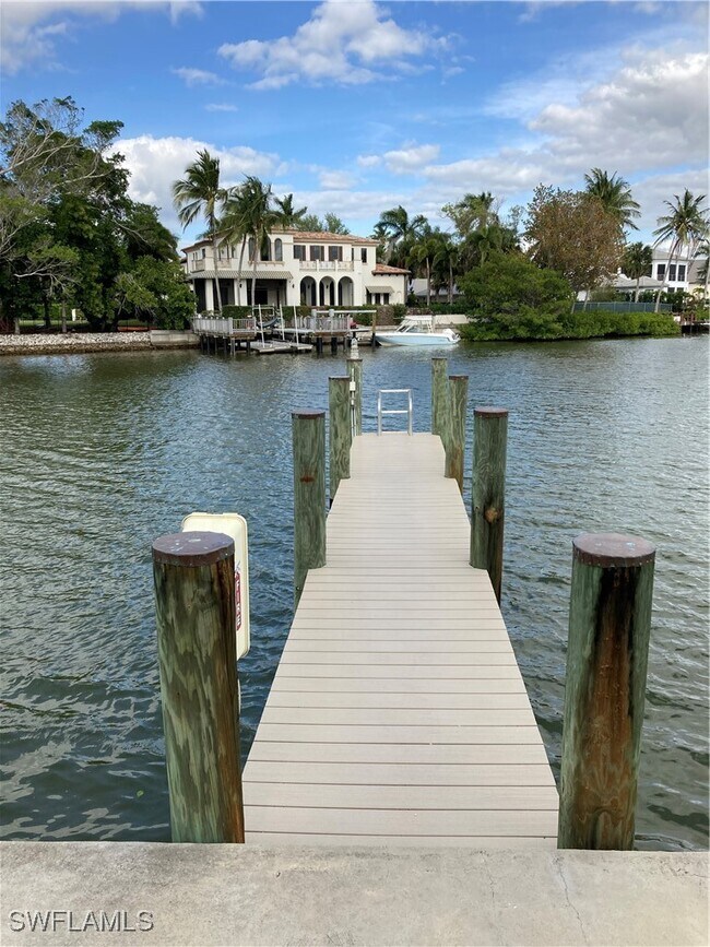 Building Photo - 1910 Gulf Shore Blvd N