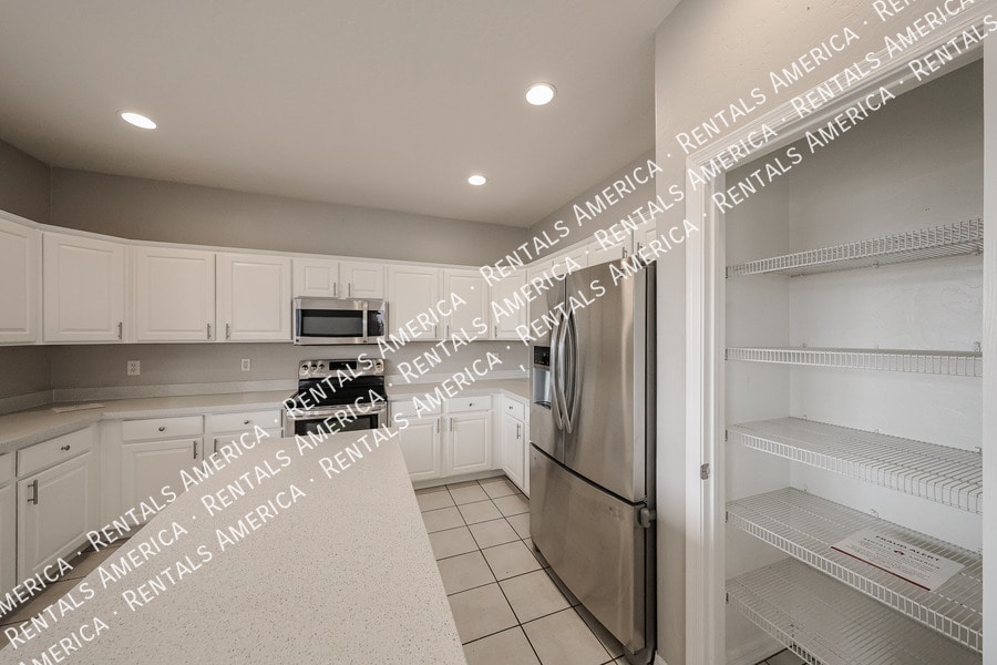 Building Photo - 14605 W Verde Ln