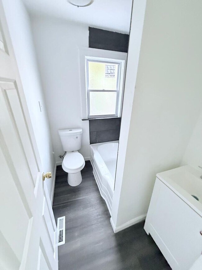 Building Photo - 3242-3242 Sycamore Rd