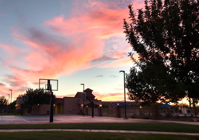 Building Photo - Stunning 4-bedroom, 2-bathroom home located in the vibrant community of Sahuarita, AZ