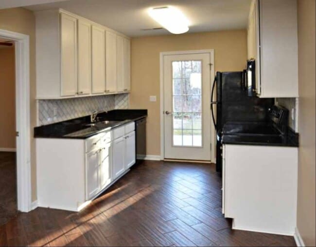 Building Photo - 76 Gloucester Dr