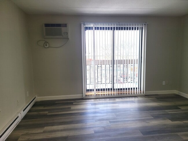 Building Photo - 576 Washington St