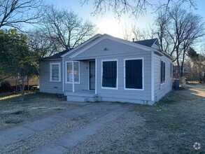 Building Photo - COMING EARLY MAY! 3 Bed 2 Bath House for R...