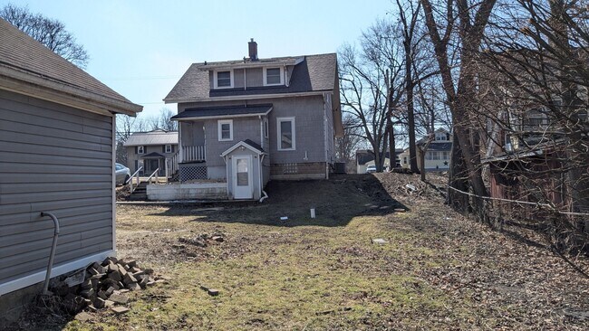 Building Photo - Welcome to this newly renovated gem located in the heart of North Canton