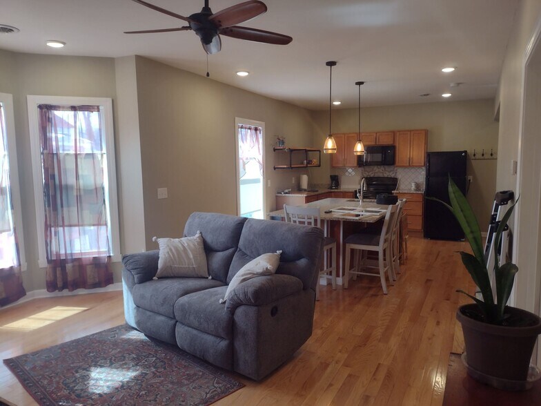 Building Photo - 49 S Main St