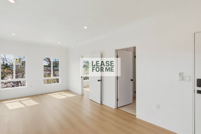 Building Photo - 8959 Hargis St