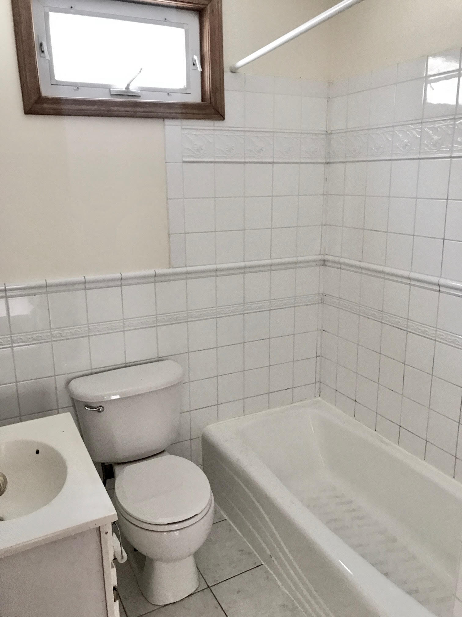 Building Photo - 336 Centre St