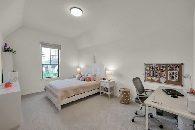 Building Photo - 212 S Empress Grn Pl