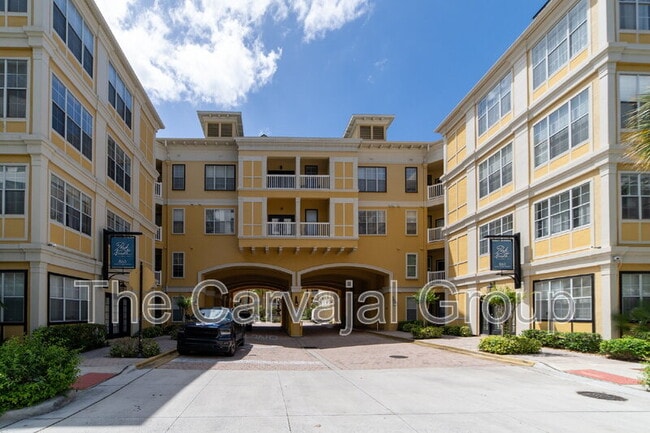 Building Photo - 860 N Orange Ave