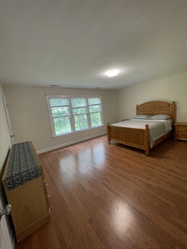 Building Photo - 5001 Paces Ferry Dr