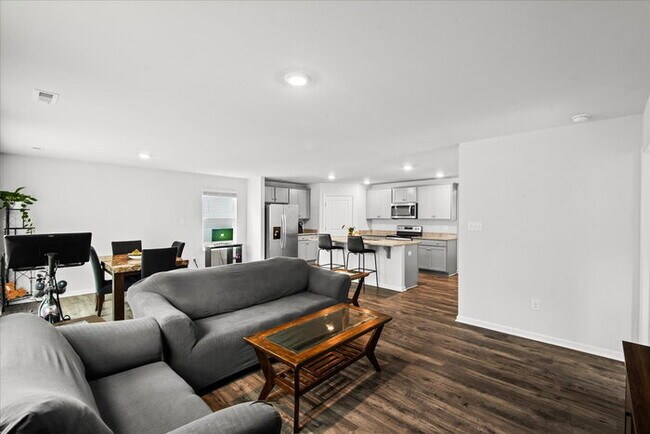 Building Photo - For Rent: Modern 4-Bedroom Home with Priva...