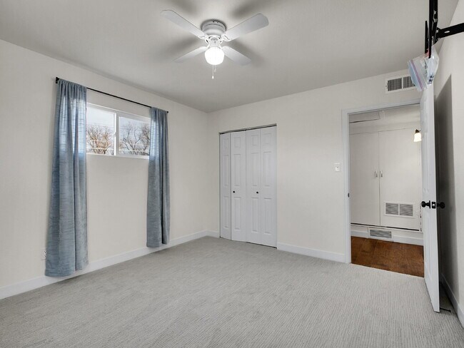 Building Photo - $2,395.00 - 3 Bedrooms, 1.5 Bathrooms, Single Family Home in Aurora with Washer and Dryer!