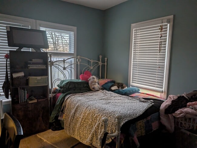 Building Photo - 15 Plandome Pl