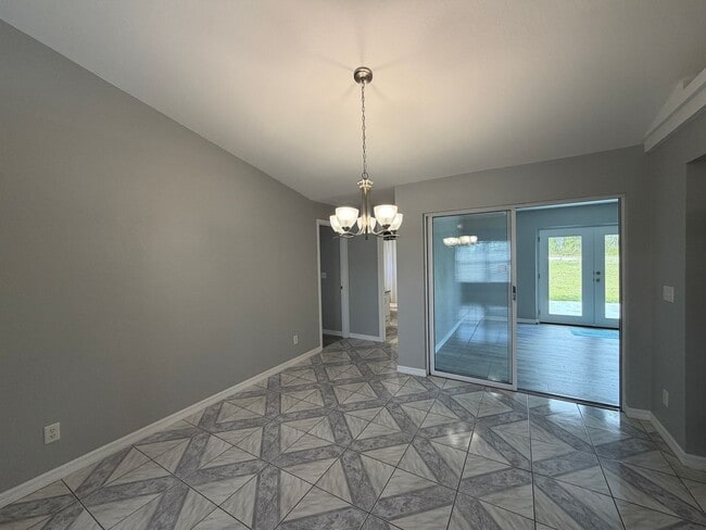 Building Photo - Morriston - 19 ACRE HIDDEN GEM!! **Won't Last**