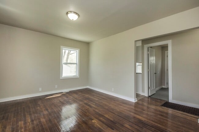 Building Photo - Adorable 2 bedroom 1 bath home