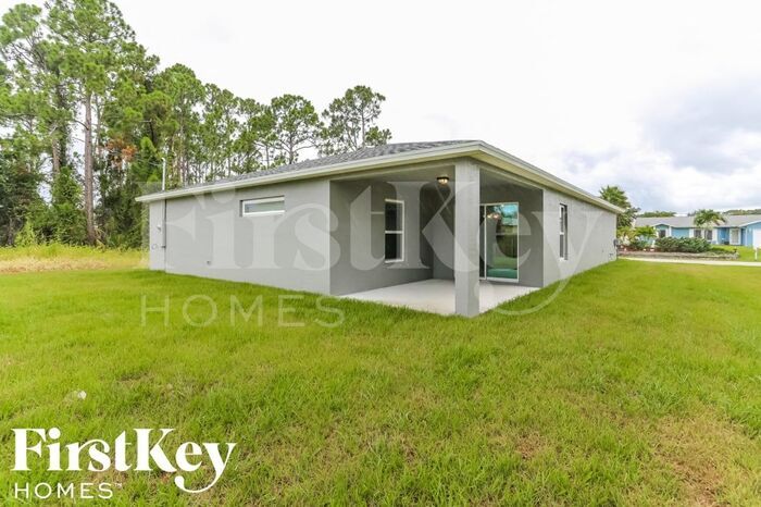 Building Photo - 1062 SW Fenway Rd