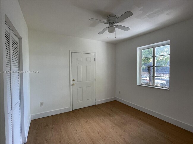 Building Photo - 1205 SW 13th St