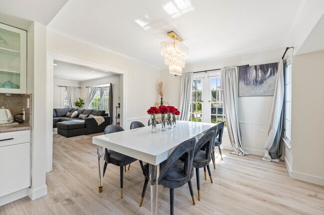 Building Photo - 140 N Carson Rd