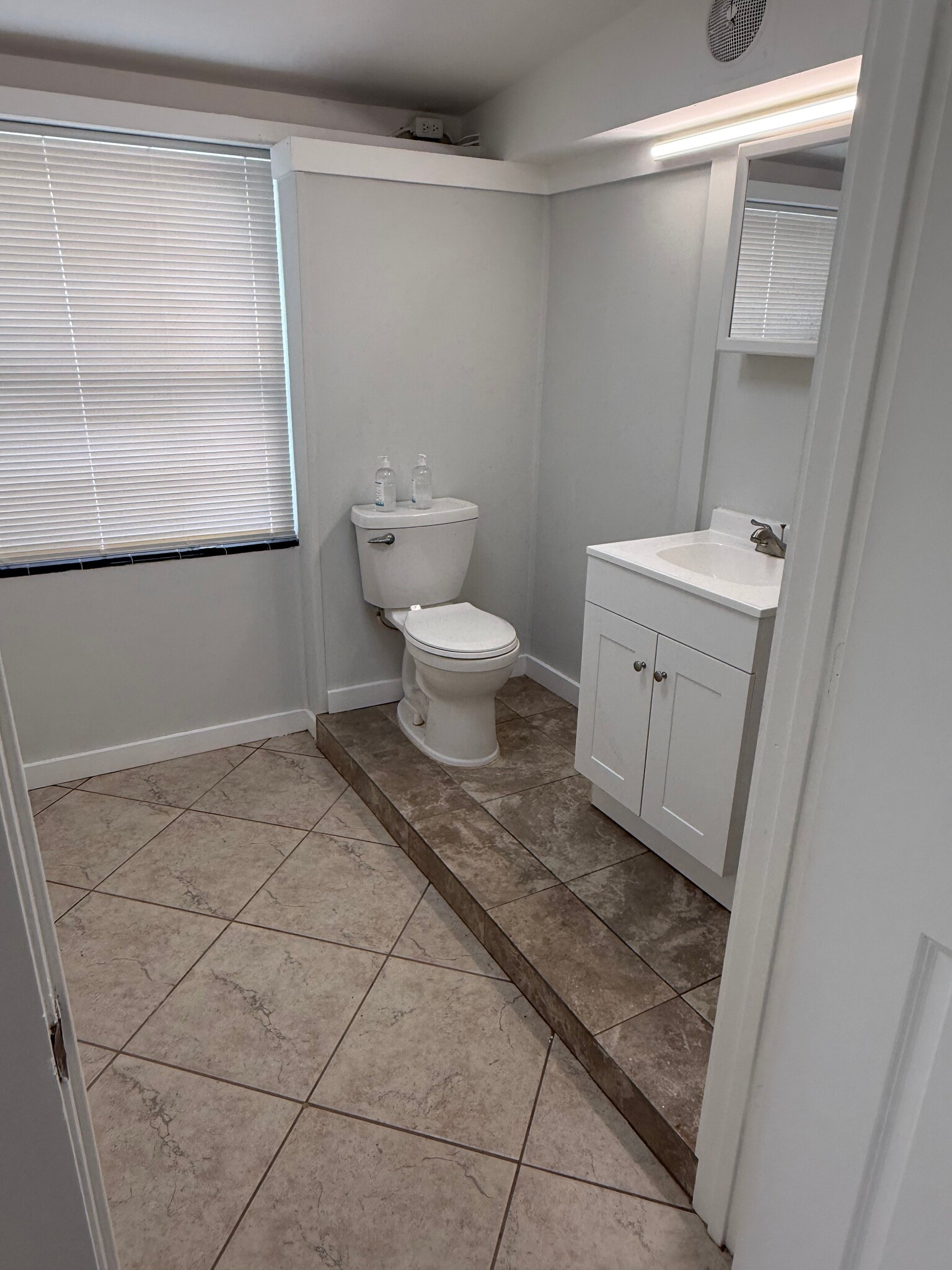 Building Photo - 1539 Magnolia Dr