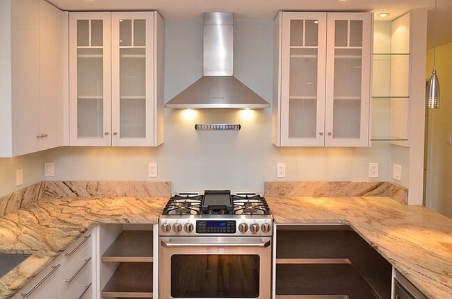 Building Photo - 1179 Oak Grove Ave