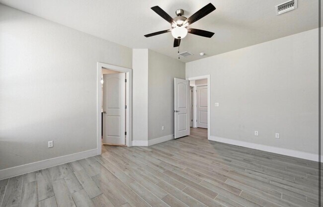 Building Photo - 8401 Orizzonte St