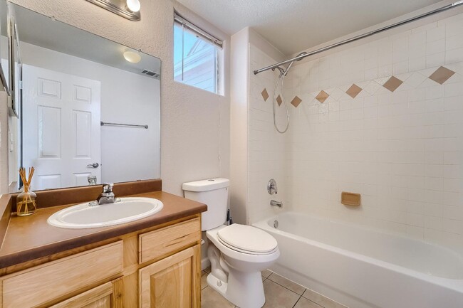 Building Photo - Spacious Multi-Level 3BR Home with Dual Balconies, Loft & 2-Car Garage in Henderson