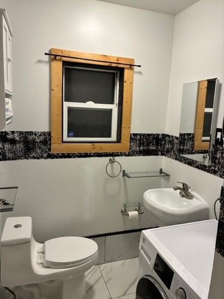 Building Photo - 1320 Woolner Ave