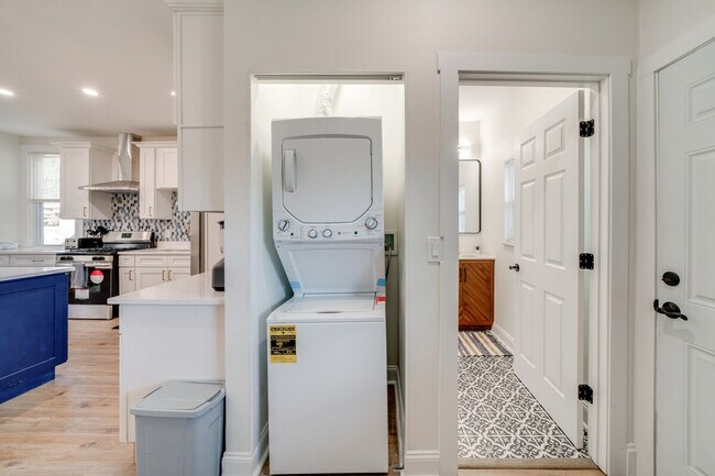 Building Photo - 2633 Broadway Ave