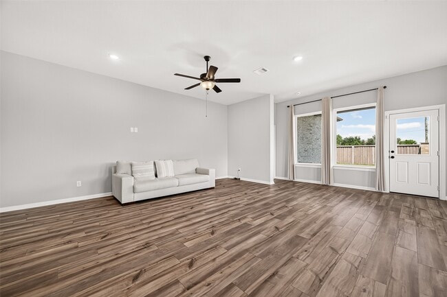 Building Photo - 16118 Cottontail Burrow Ln