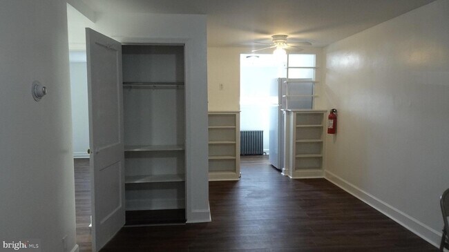 Building Photo - 6736 Blakemore St