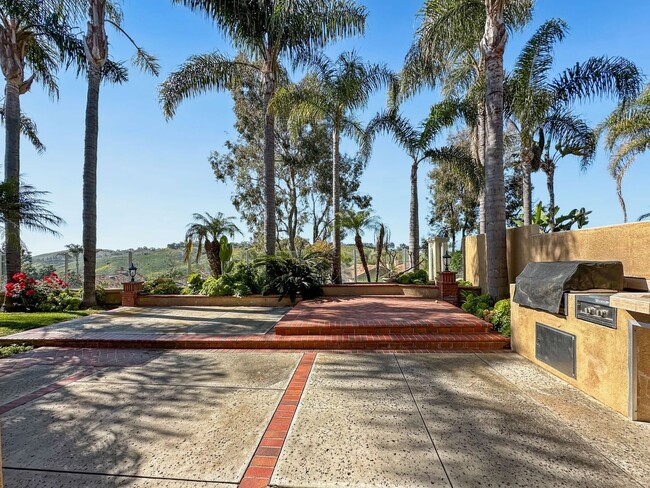 Building Photo - Beautiful Marina Hills Home!