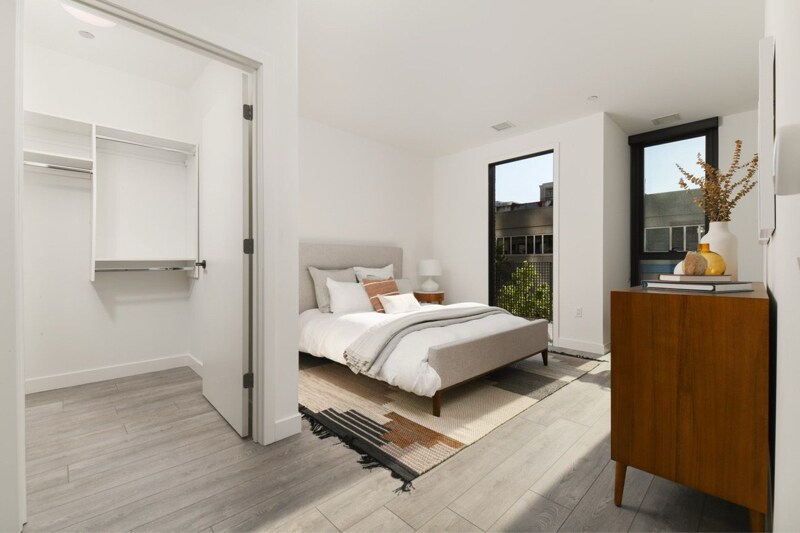 Building Photo - 853 W Madison St