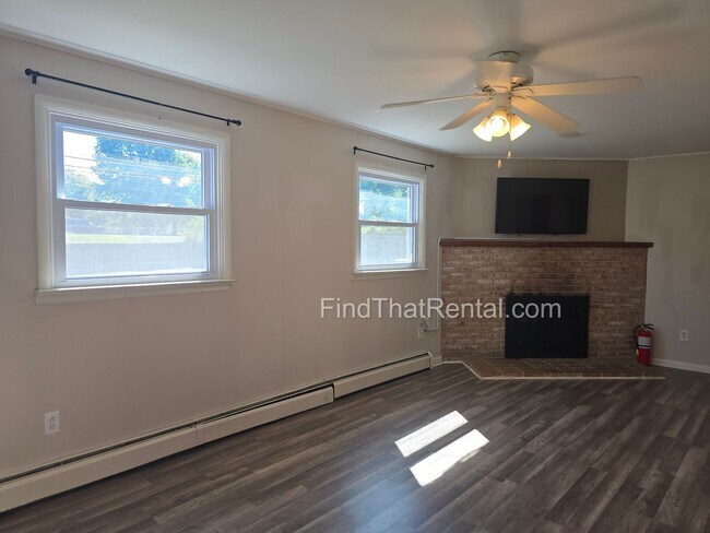 Building Photo - Available Immediately! Pet friendly, 2 car...
