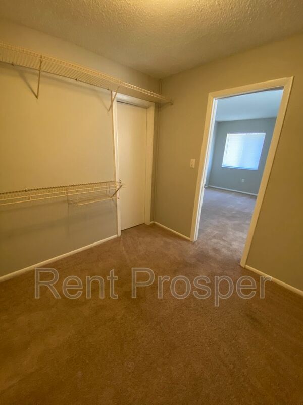 Building Photo - 304 Cherokee Ct