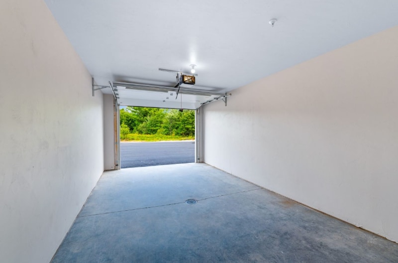 Building Photo - 352 Deschane Ave