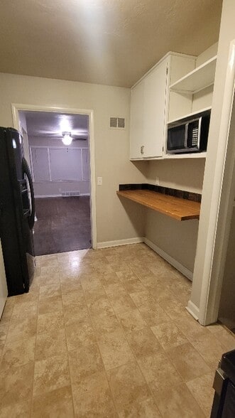 Building Photo - 4335 S 50th St