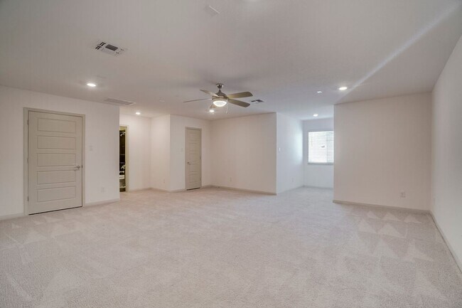 Building Photo - 5616 Monrovia Ln